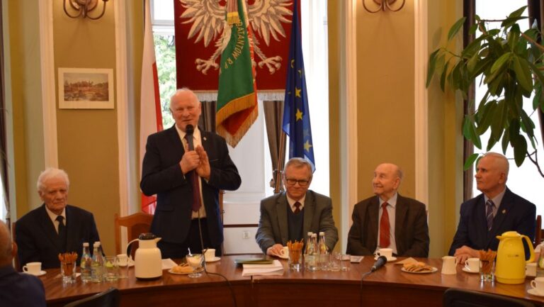 ŚWIĄTECZNIE – PO&nbsp;ŚWIĘTACH