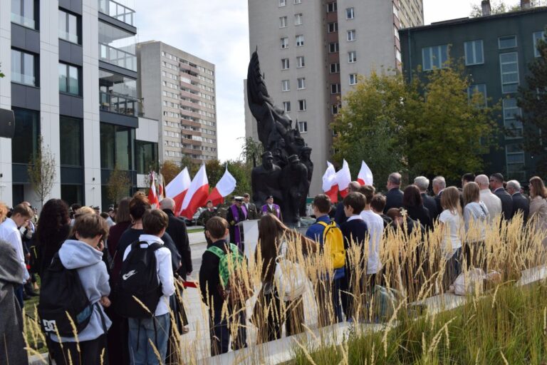 UROCZYSTOŚCI POD&nbsp;POMNIKIEM BCh