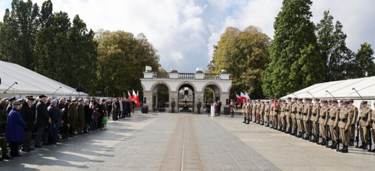 PAMIĘĆ WOLNA OD&nbsp;PODZIAŁÓW
